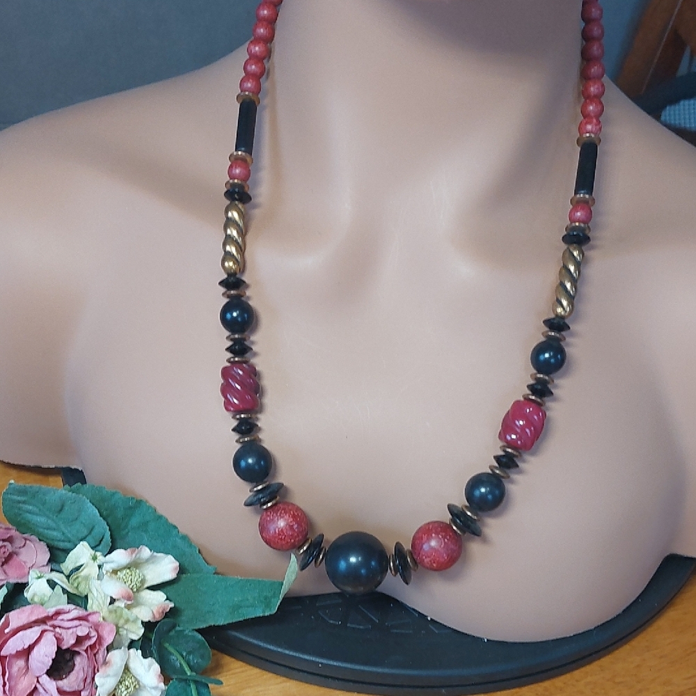 💜5/$25 Vintage Chunky Wood Acrylic Bead Necklace Red Black Gold